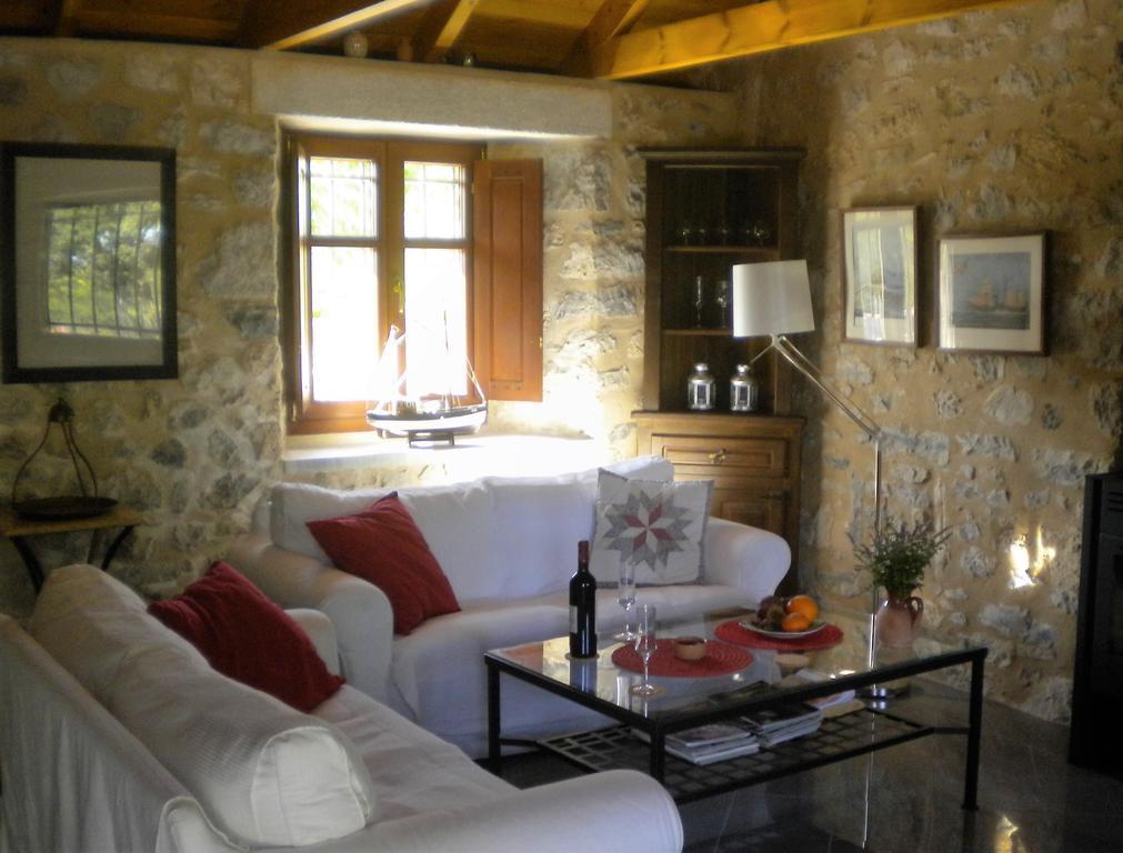Villa Stone House In A Quiet Landscape, Leonidion Exterior foto